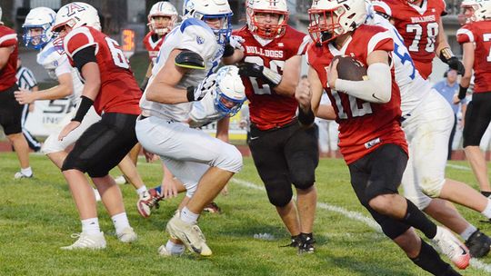 Bulldogs Fall to 0-3 in Home Opener
