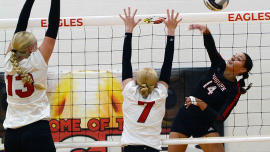 Bulldogs Overcome Lady Eagles for Sixth Straight Win Behind Taylor’s Versatility