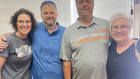 Glenn’s Corner Market Owners Retire after 35 Years