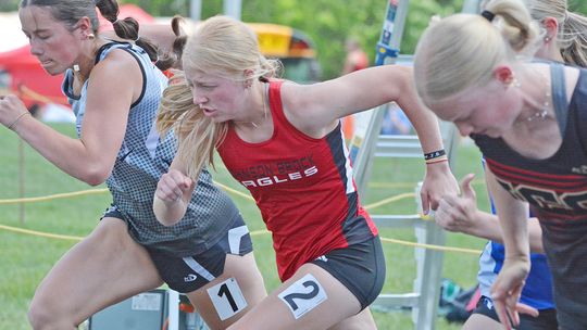 Johnson-Brock Finishes Third at Districts, Qualifies 10 For State