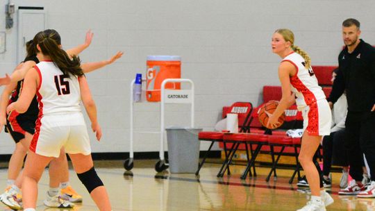 Lady Thunderbirds Defeat Auburn