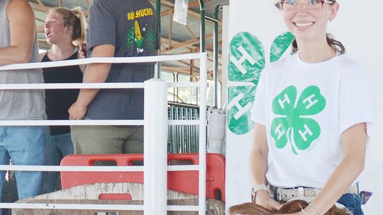 Lempka Shows Goats for Final Time at Johnson County Fair