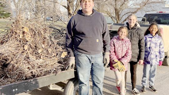 NV Helping Hands 4-H Helps Clean Up Cook Park