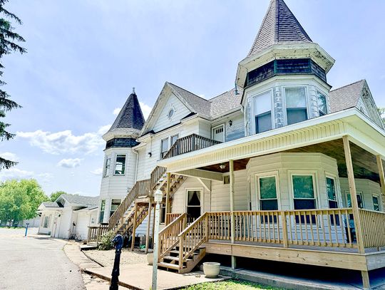Arbor Manor Reopens With Familiar Favorites, Fresh Vision