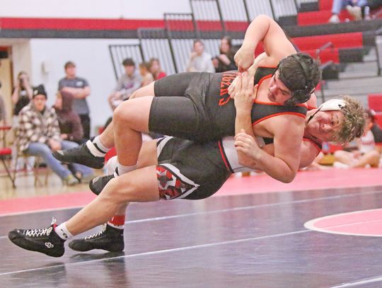 Auburn Falls in Home Triangular, Ties Tigers at Plattsmouth Invite