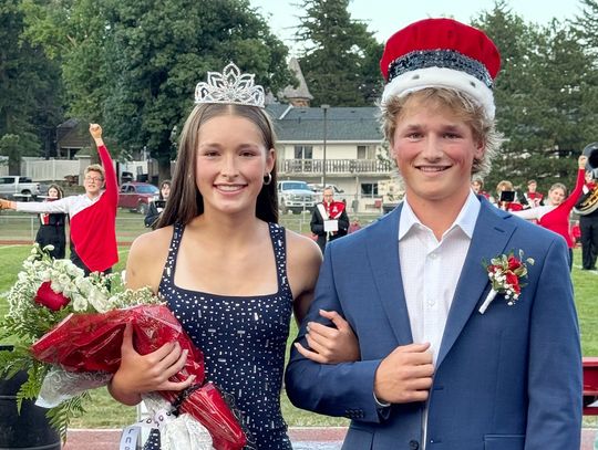 Auburn Homecoming Royalty Crowned at Bulldog Football Game