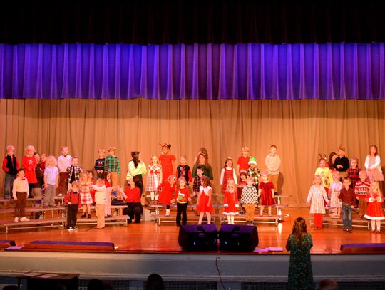 Bulldog Beginnings Preschoolers Entertain Family Members and Friends