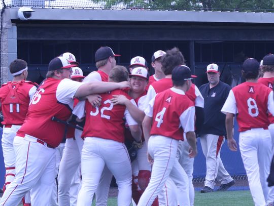 Bulldogs Avenge Arlington Loss for Program’s First Tournament Win; Fall to Lutheran on Tuesday