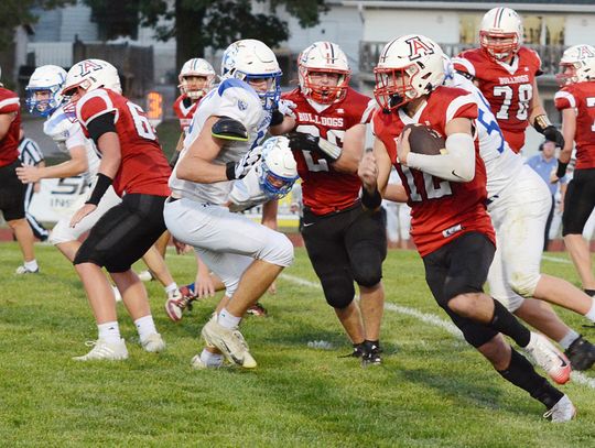 Bulldogs Fall to 0-3 in Home Opener