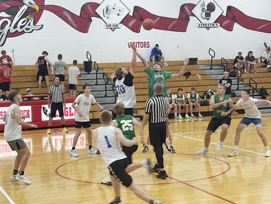 Eagle Basketball Hosts Team Camp