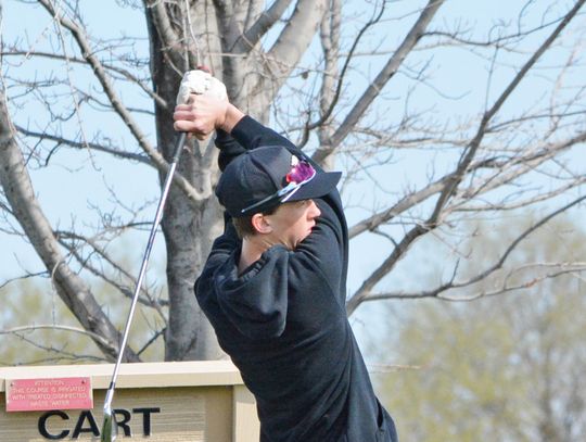 Eagles Win District Golf Title Led by Five Individual State Qualifiers