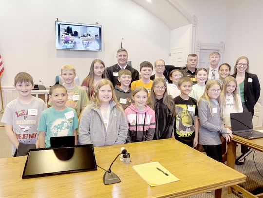 Fifth-Graders Hold Trial, Tour Johnson County Courthouse
