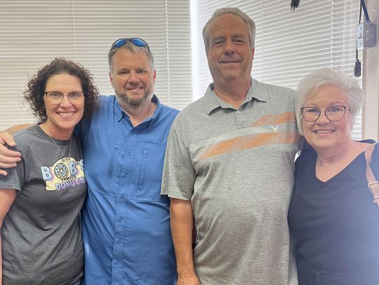 Glenn’s Corner Market Owners Retire after 35 Years