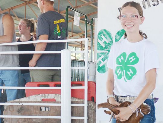 Lempka Shows Goats for Final Time at Johnson County Fair