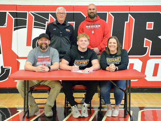 Logan Rowell signs with Doane Track