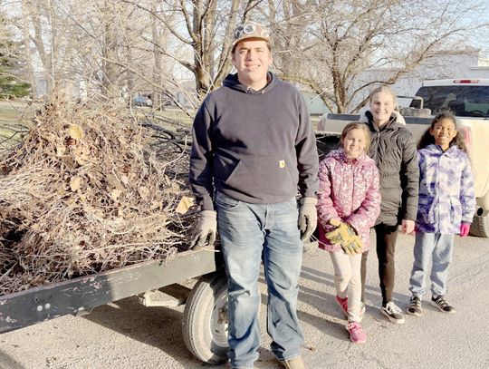 NV Helping Hands 4-H Helps Clean Up Cook Park