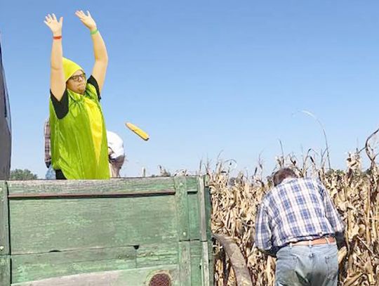 Peters Places Third at Nebraska State Hand Cornhusking