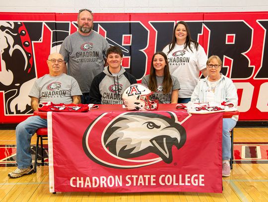 Taylor Signs with Eagles