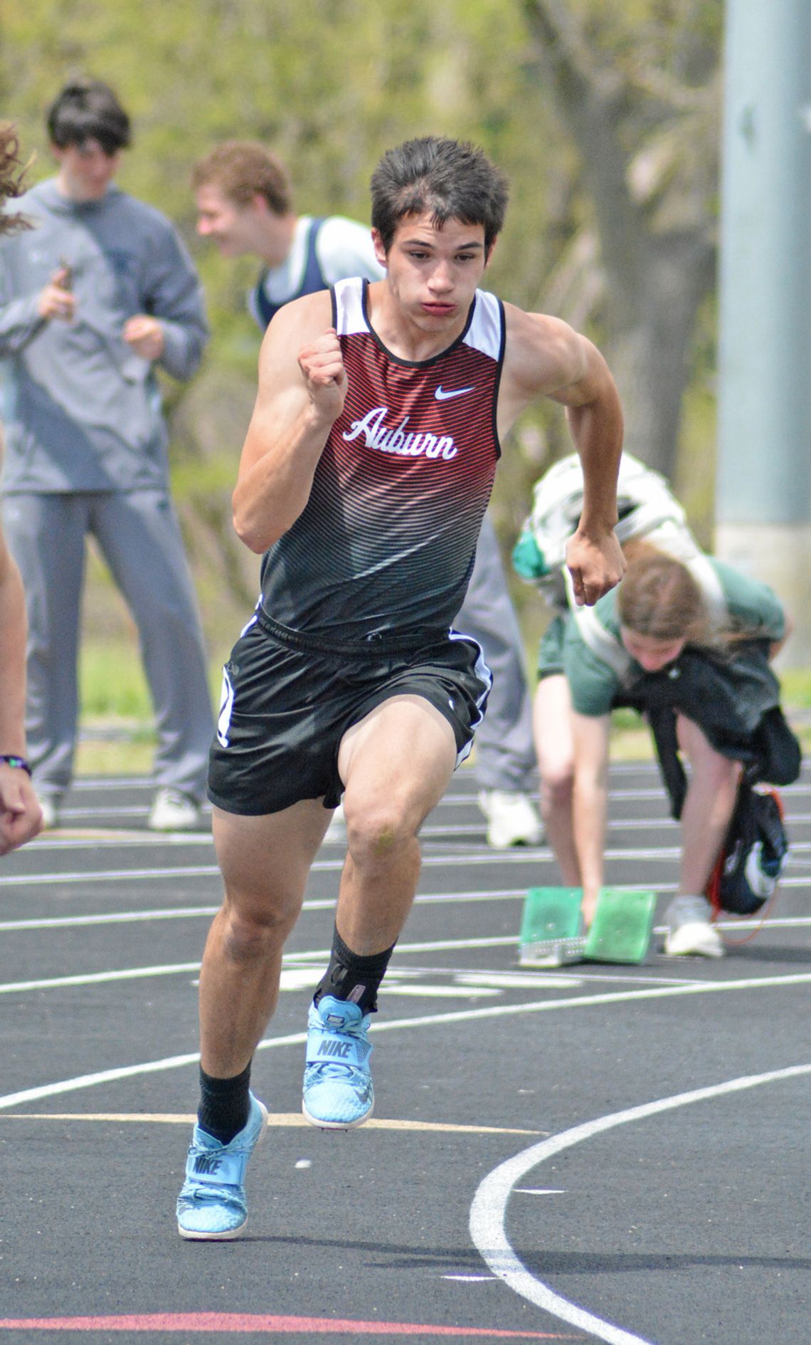 Bulldog Girls Best 13 Area Teams to Win Freeman Invite