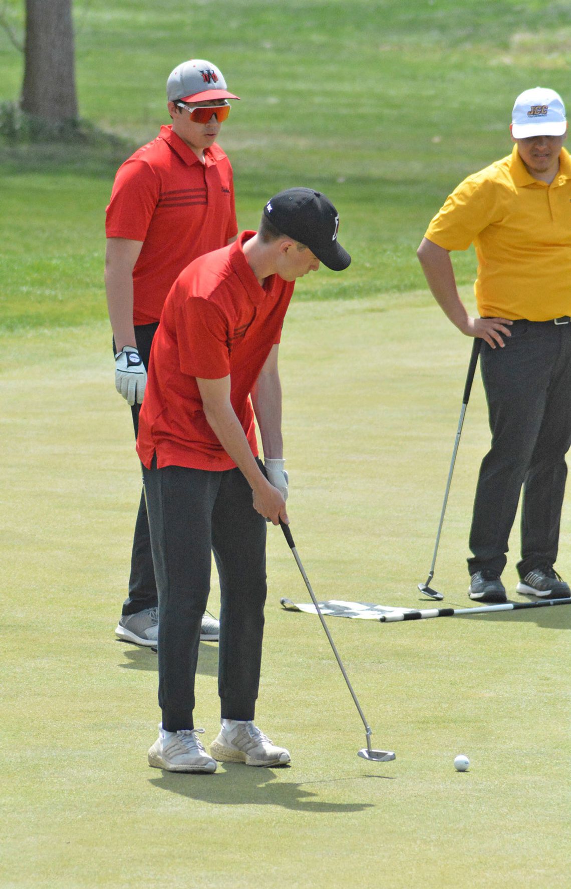 Bulldog Golf Gets a Preview of District Course