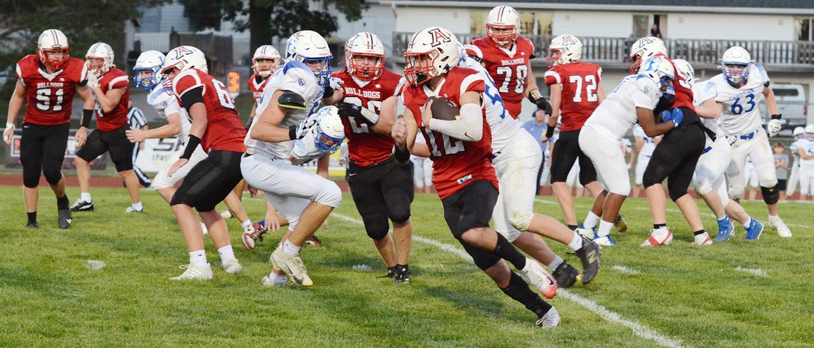 Bulldogs Fall to 0-3 in Home Opener