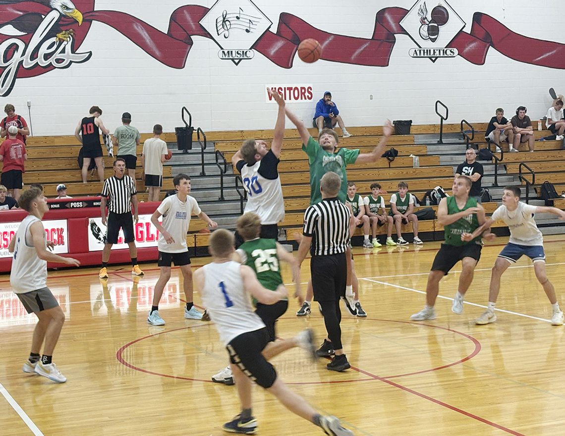 Eagle Basketball Hosts Team Camp