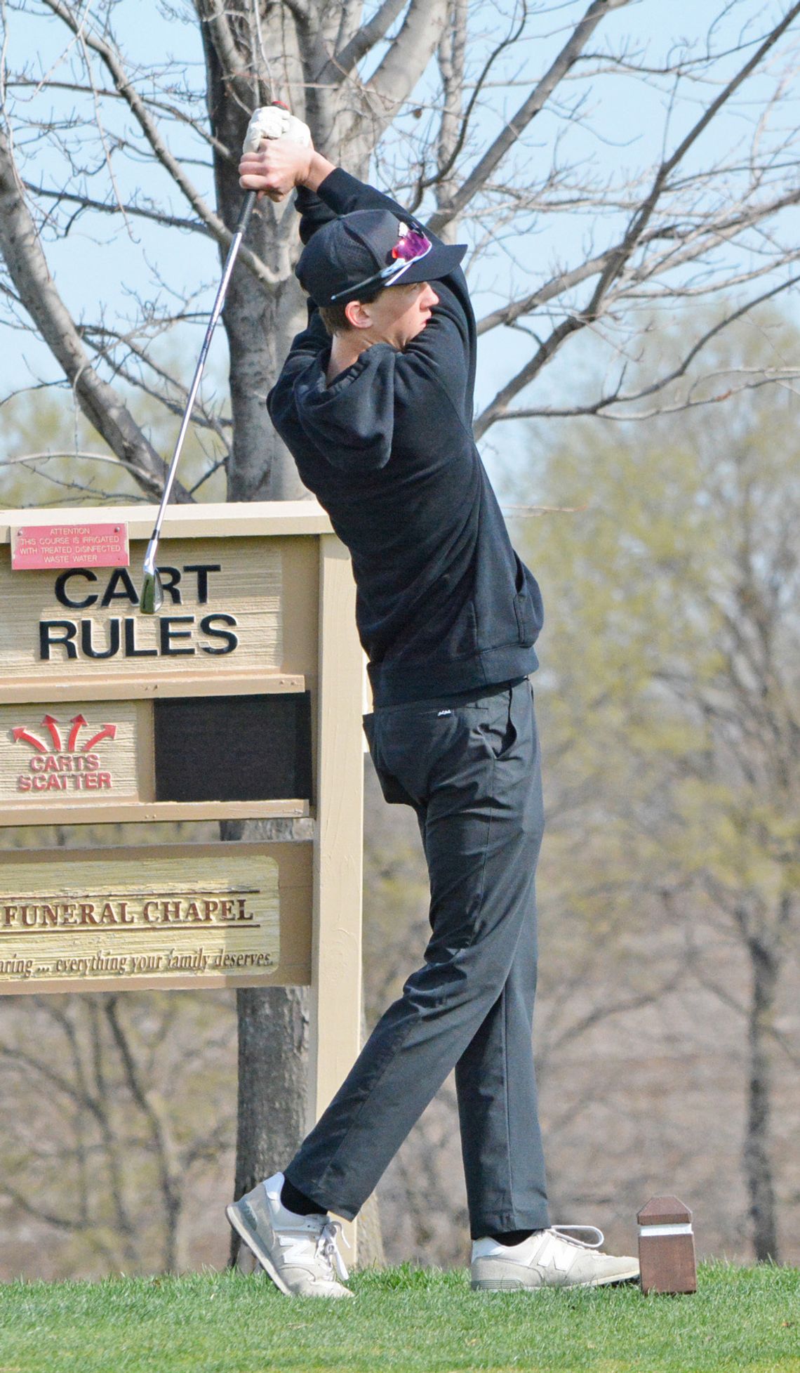 Eagles Win District Golf Title Led by Five Individual State Qualifiers