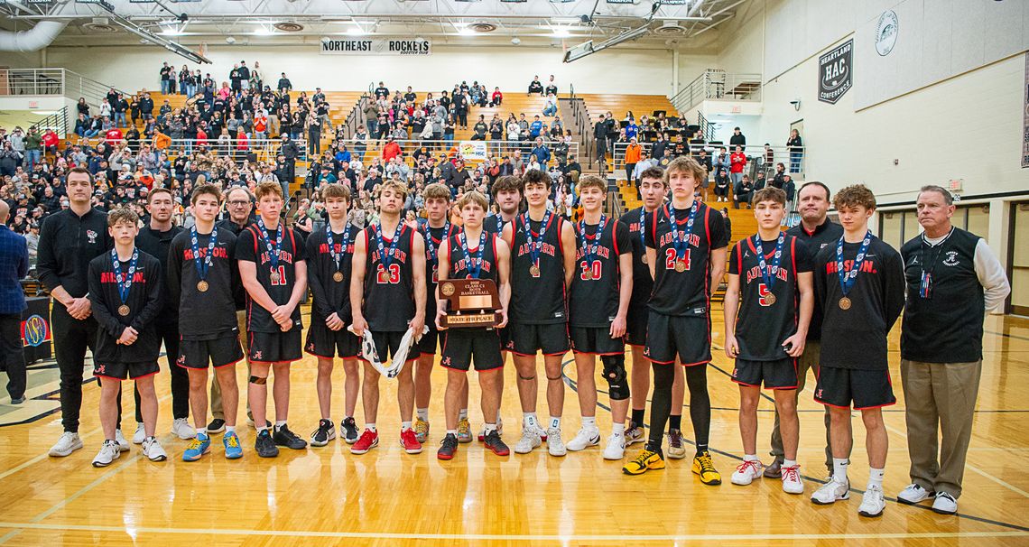 Guenther’s Bucket Earns 25th Win for Bulldogs at State; Finish Fourth in C1 Tournament