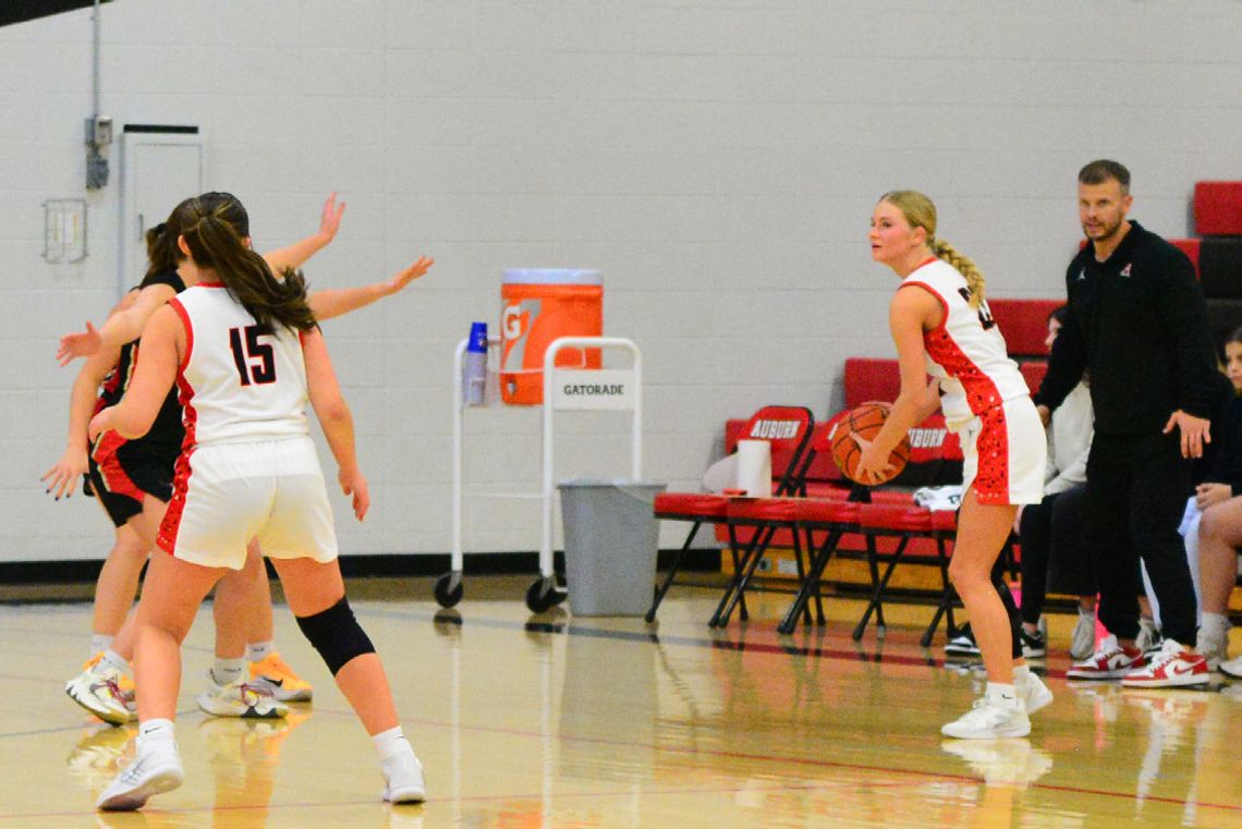 Lady Thunderbirds Defeat Auburn