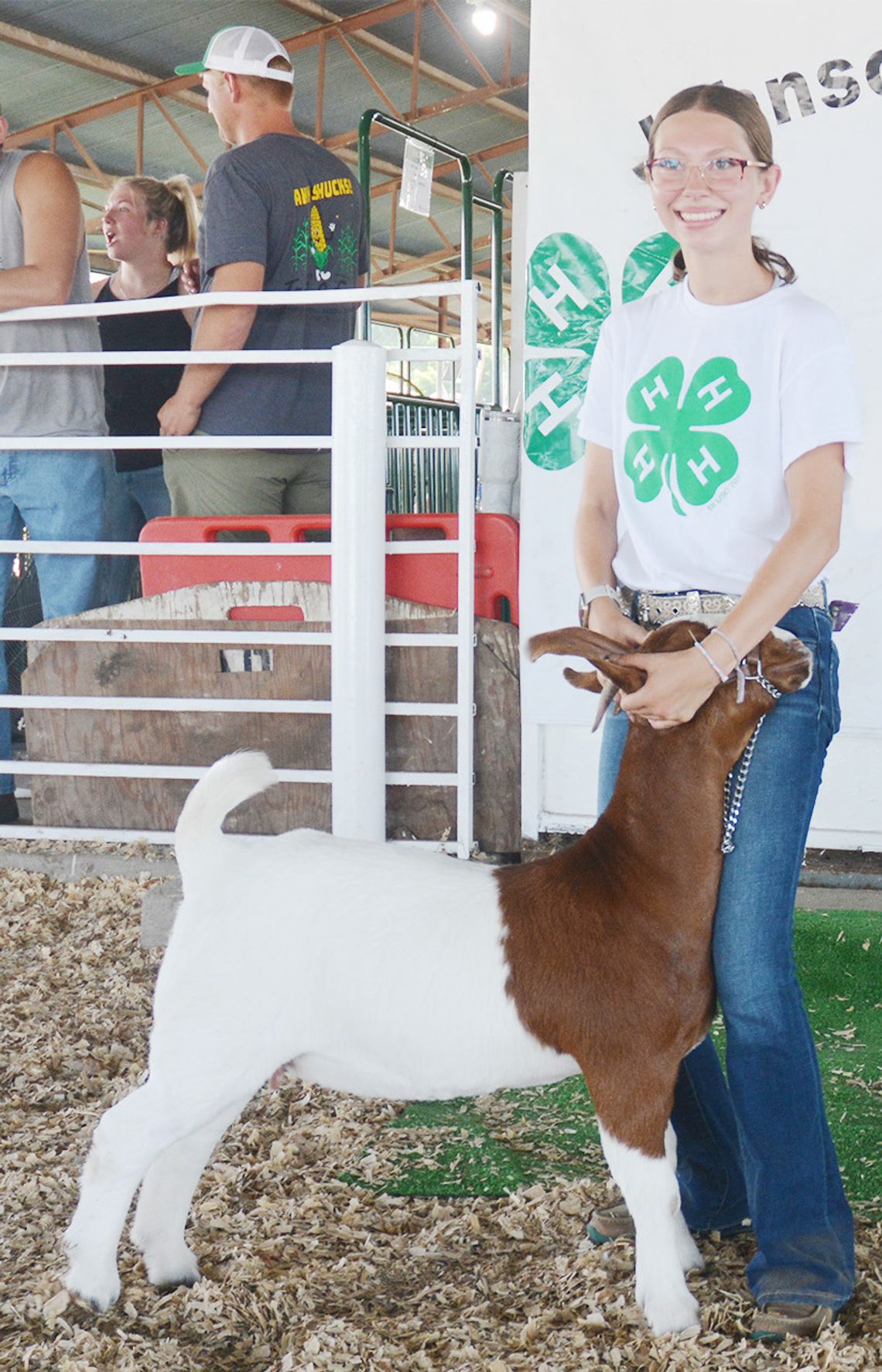 Lempka Shows Goats for Final Time at Johnson County Fair