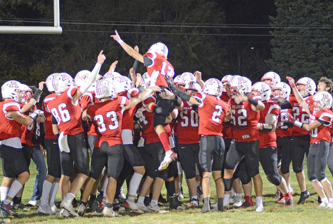 Tanner’s Late Field Goal Advances Bulldogs To Quarterfinal Round of Playoffs