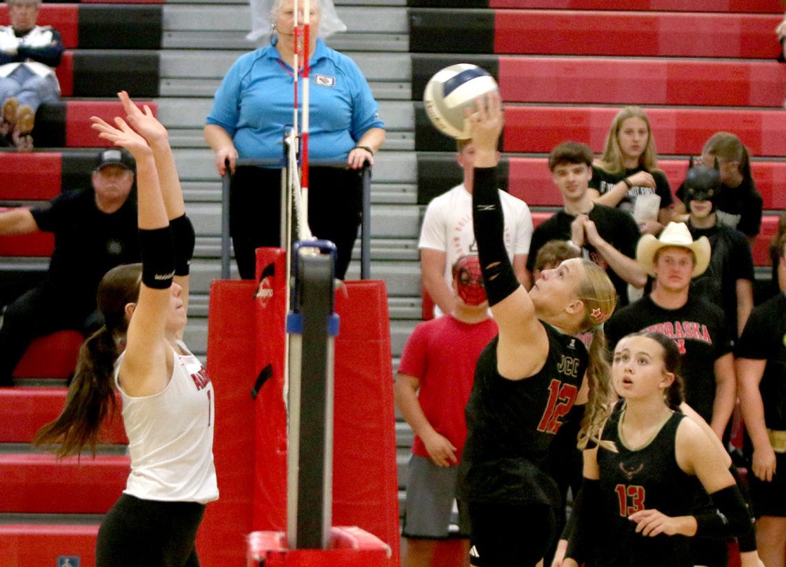 Thunderbirds Top Bulldogs in Four Sets Thunderbirds Top Bulldogs in Four Sets